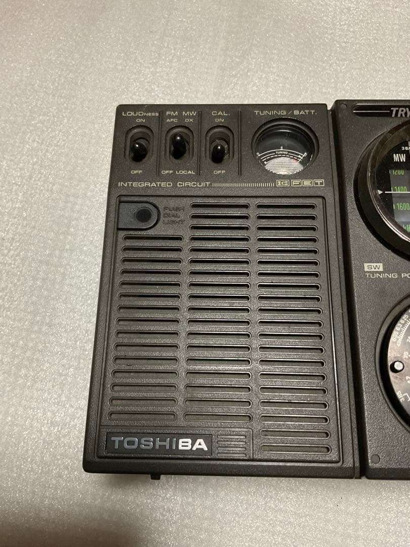 TOSHIBA／TRY X1600。ICラジオ。FM SW MW 3バンド。