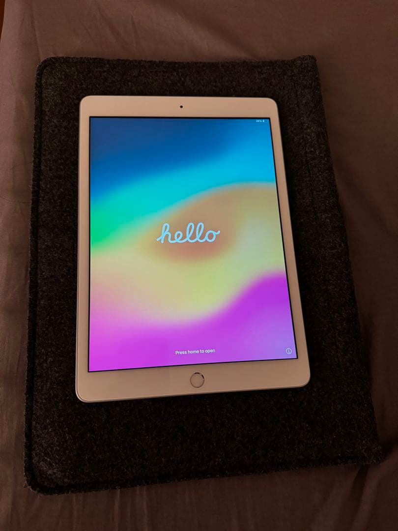 iPad 第8世代　シルバー