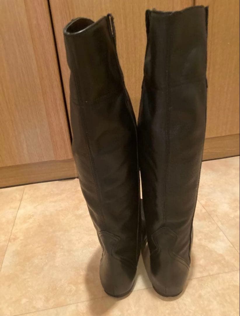 ファビオルスコーニ フラットロングブーツ 黒