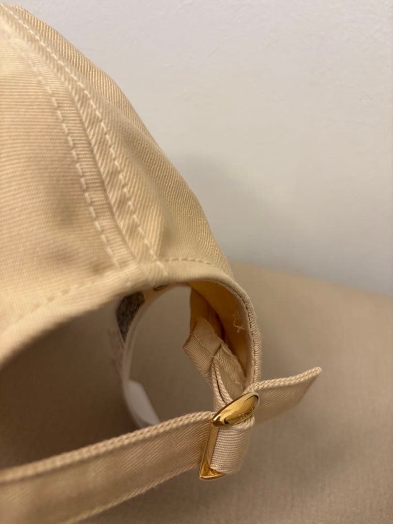 CELINE トリオンフ ベースボールキャップ マカダミア