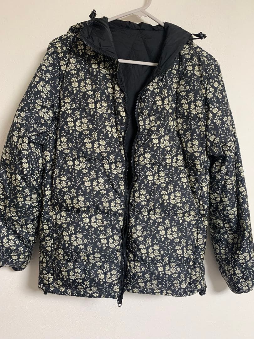 ハグオーワー モンロ リバティプリント ダウンジャケット ブラック