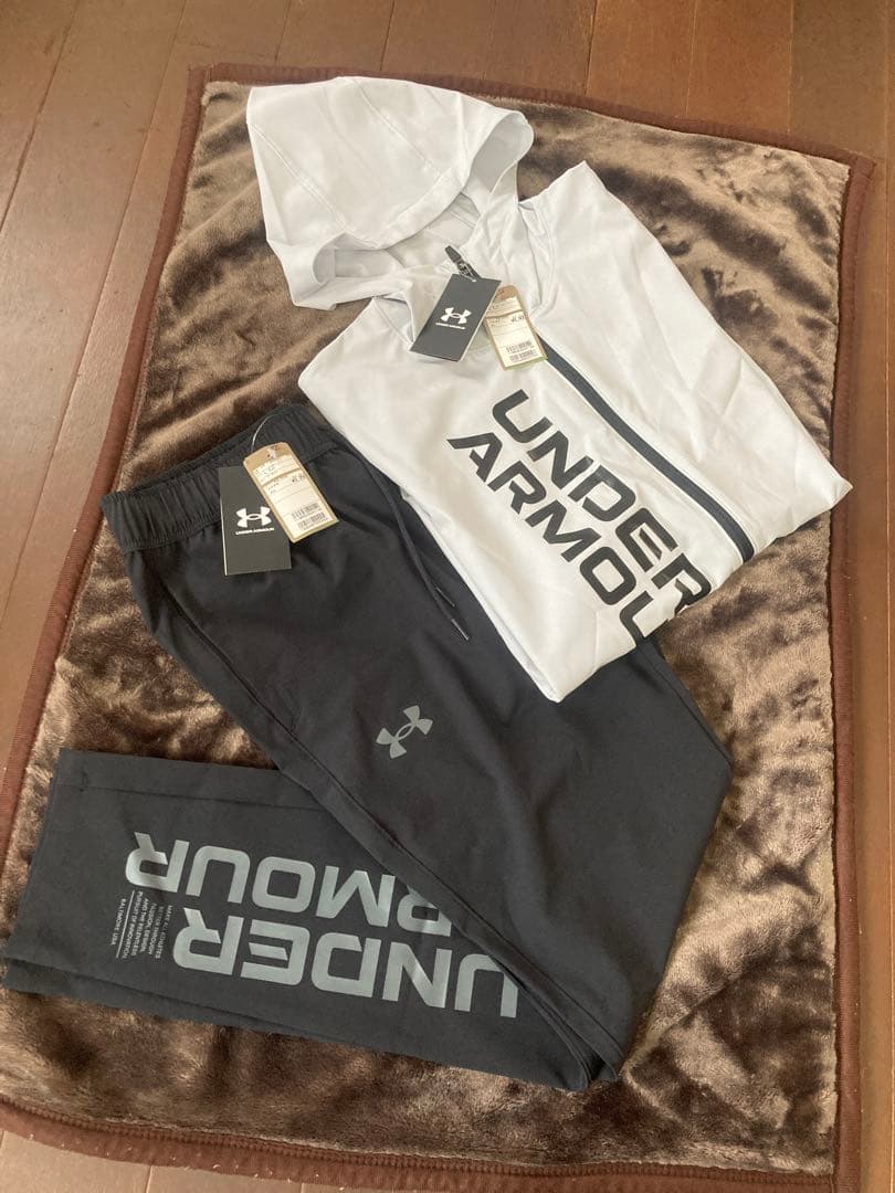 UNDER ARMOUR・メンズ上下セットアップ　Lサイズ　新品未使用　タグ付き