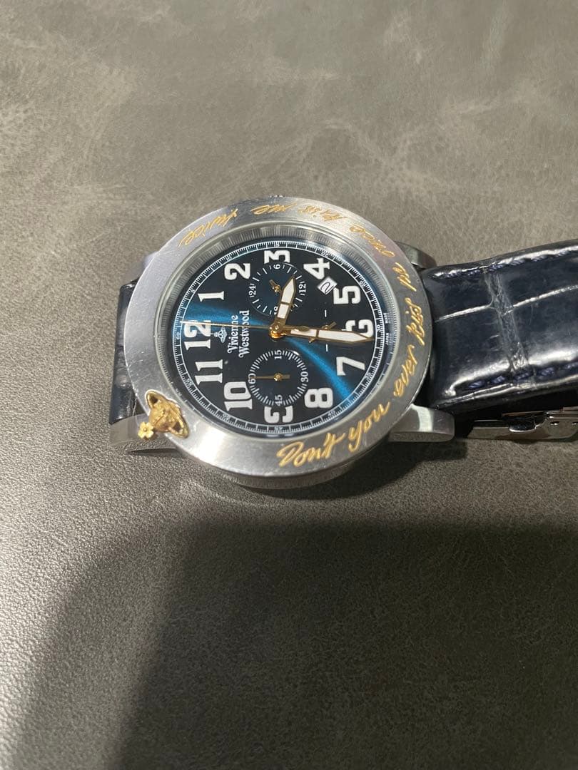 Vivienn Westwood 時計　kiss me twice