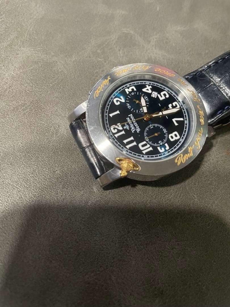 Vivienn Westwood 時計　kiss me twice