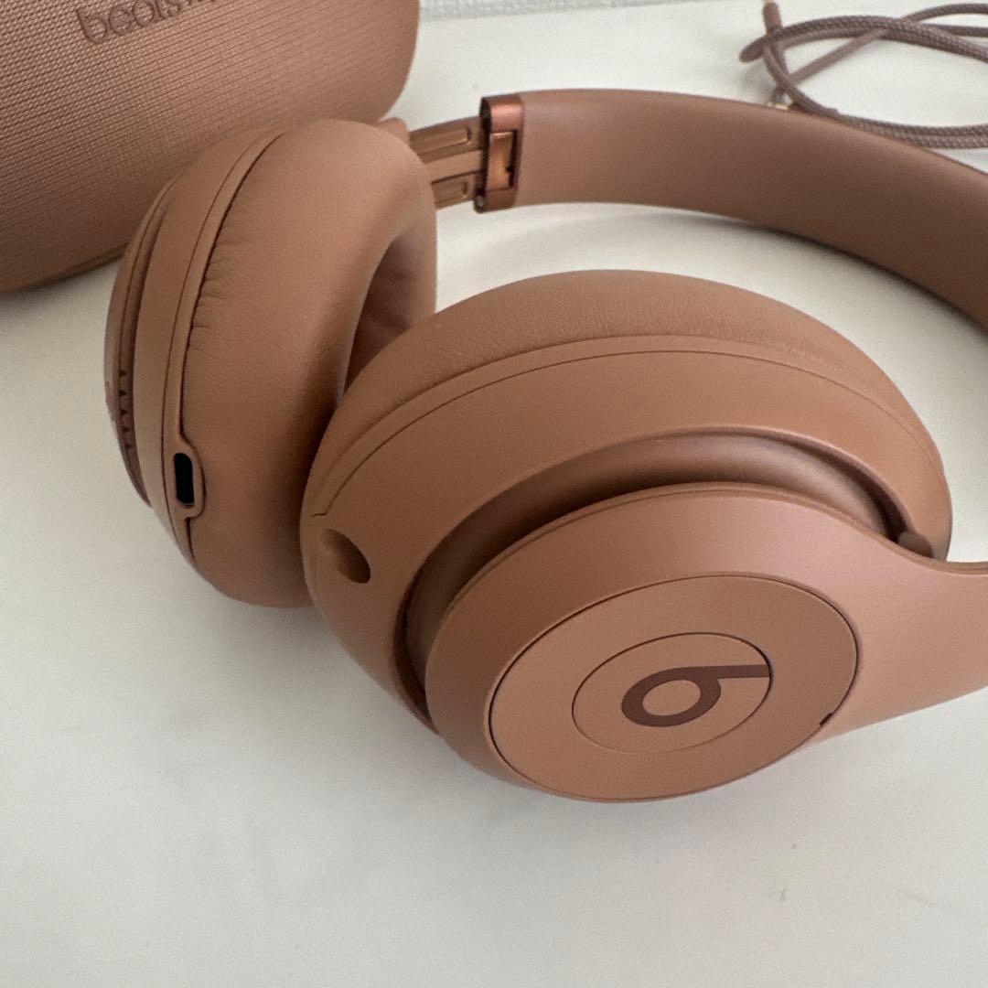 Beats Studio Pro x Kim Kardashian デューン