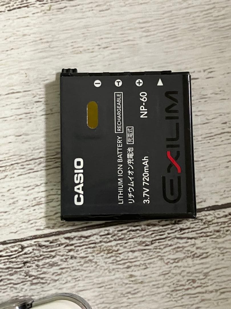 CASIO EXILIM ホワイト コンパクトデジタルカメラ