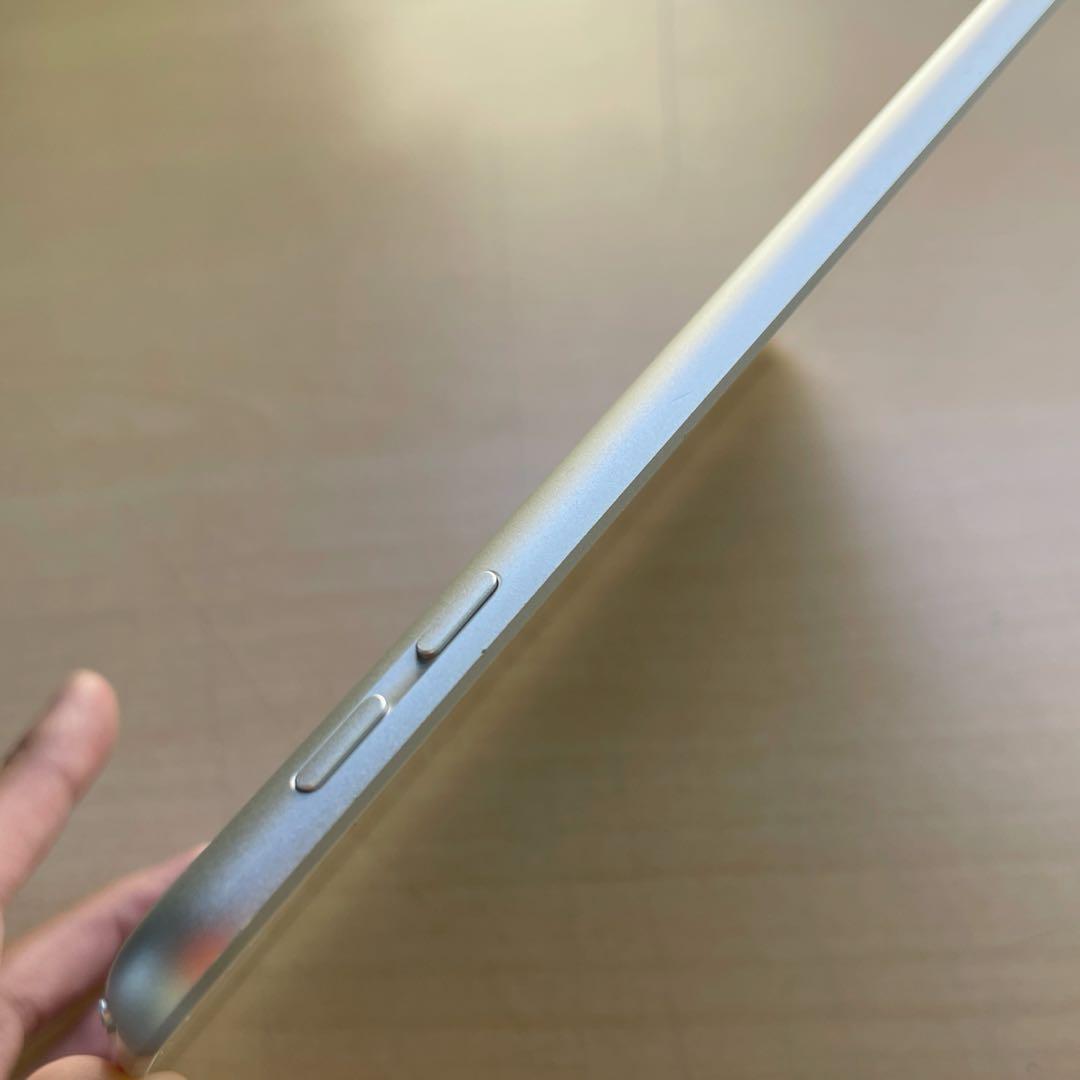 iPad 第6世代　A1893　Wi-Fiモデル　シルバー　32GB 美品　#7