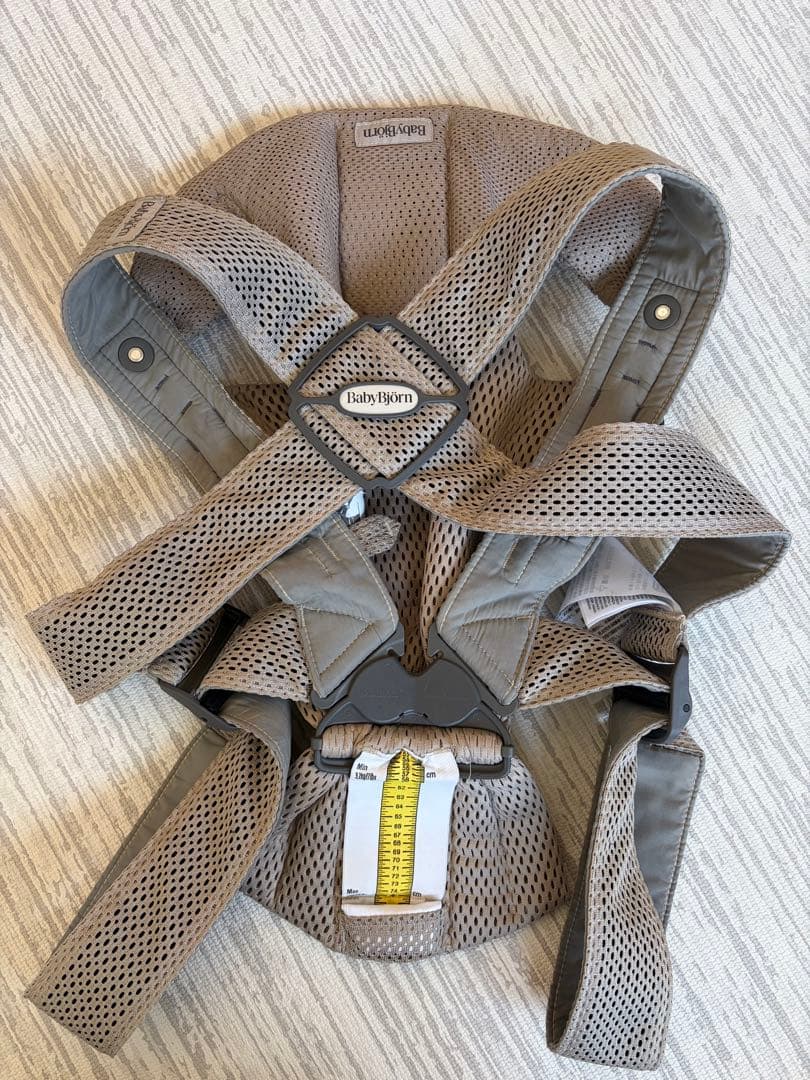 レシートあり保証期間内　ベビービョルン ミニ　抱っこ紐 グレーベージュ