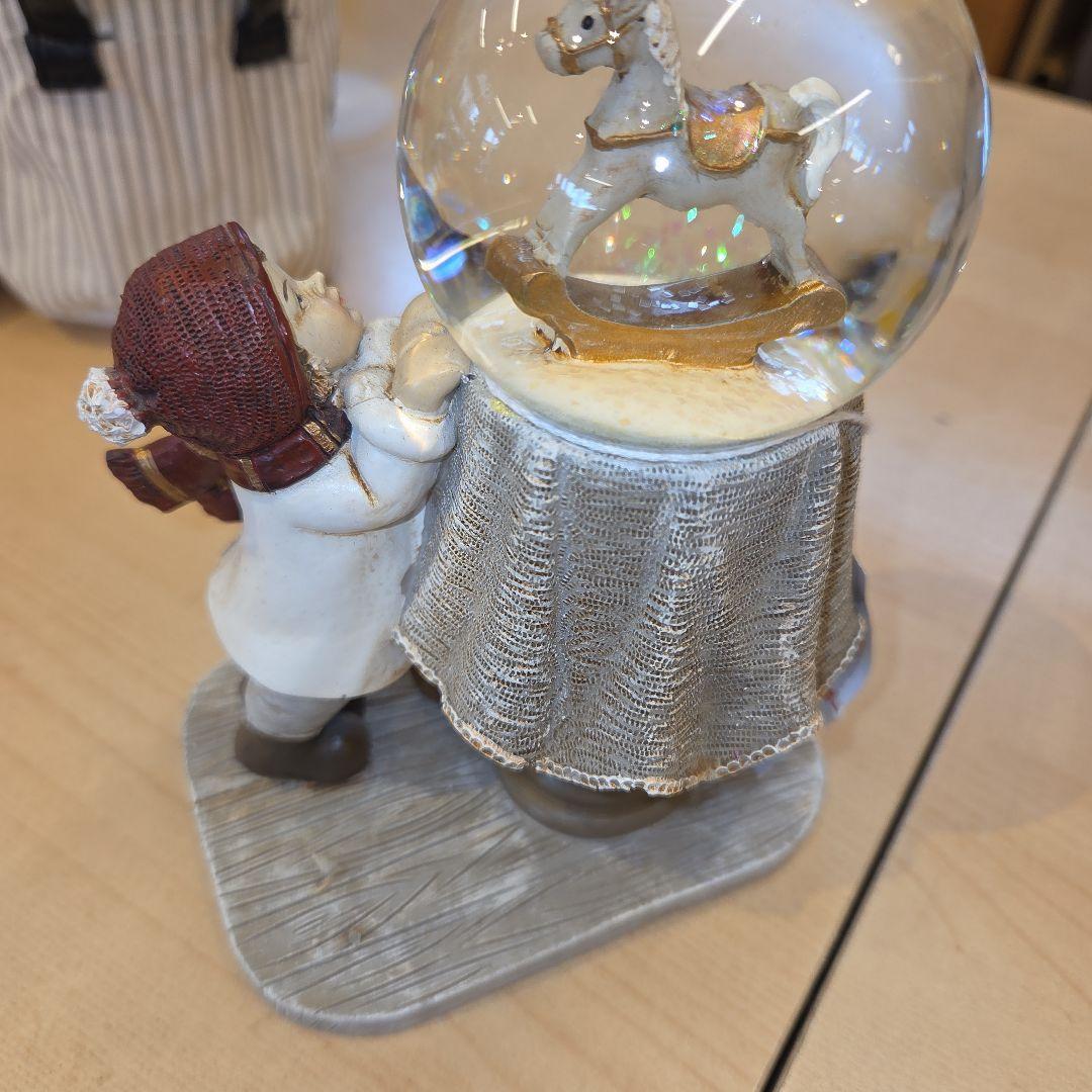 J*N様 ハルモニア　スノードーム 子供と馬のオブジェ