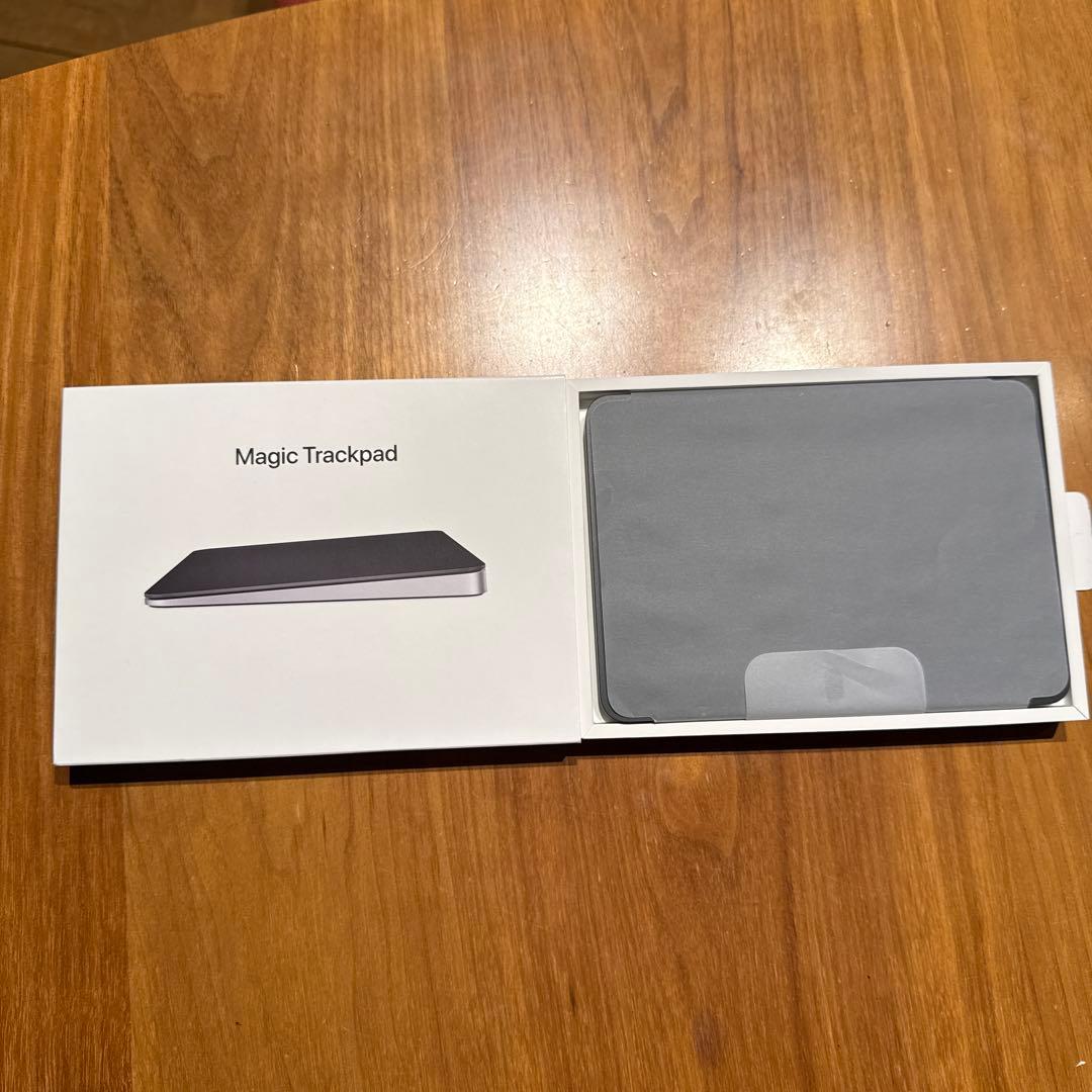 Magic Trackpad 本体とUSB-Cケーブル