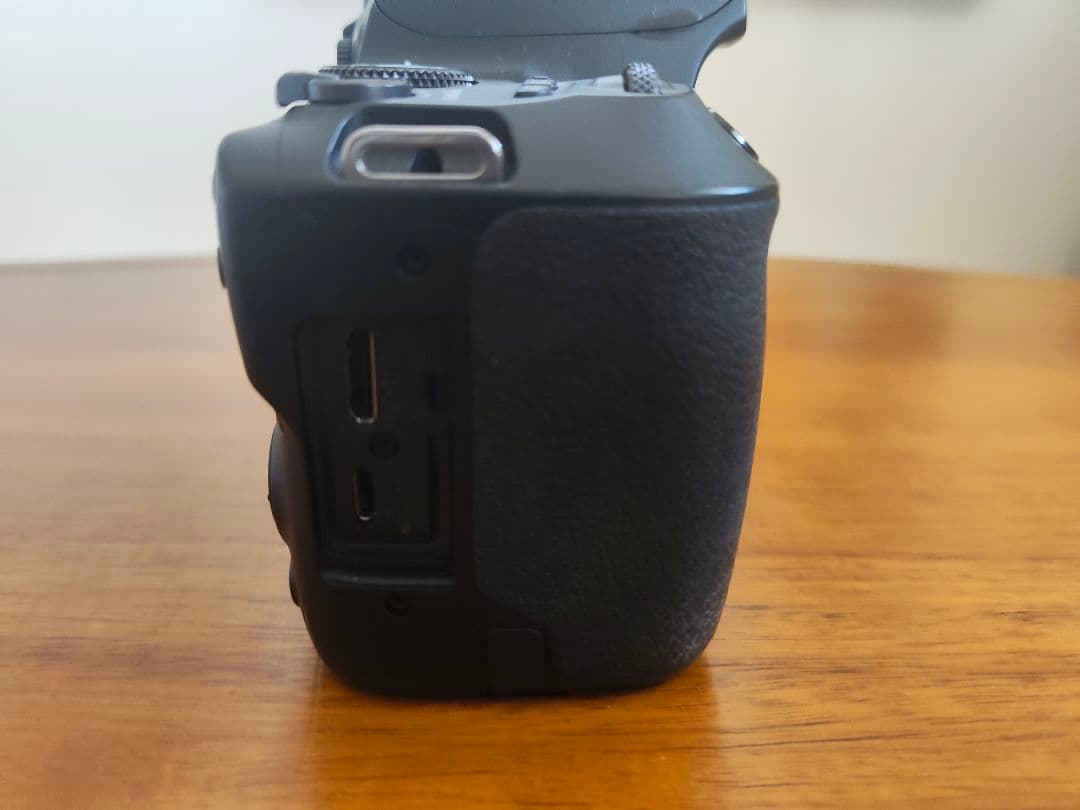 【ジャンク】Canon EOS Kiss X10 デジタル一眼レフカメラ