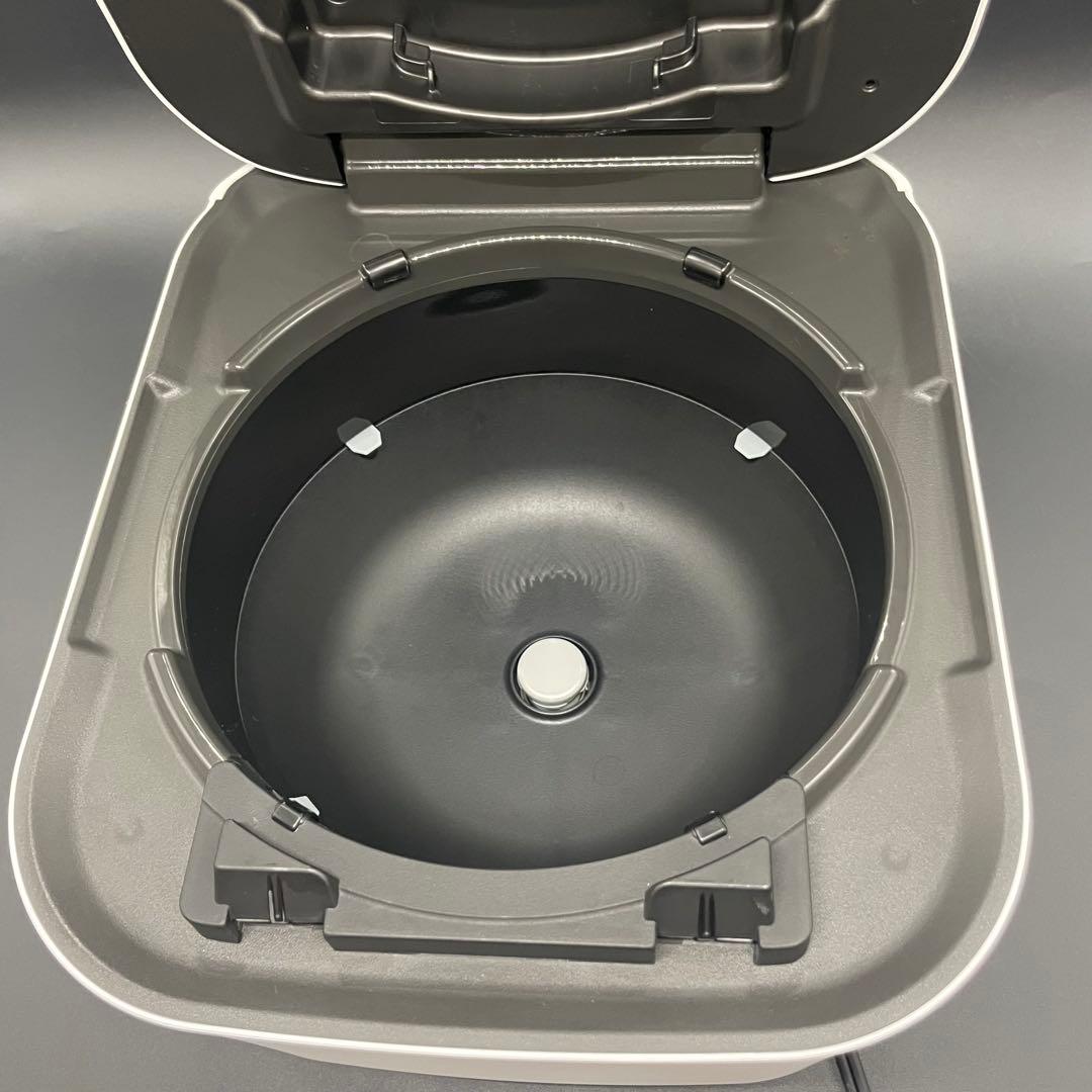 ◯東芝 真空圧力IH炊飯ジャー 5.5合炊き 2025年製 ホワイト