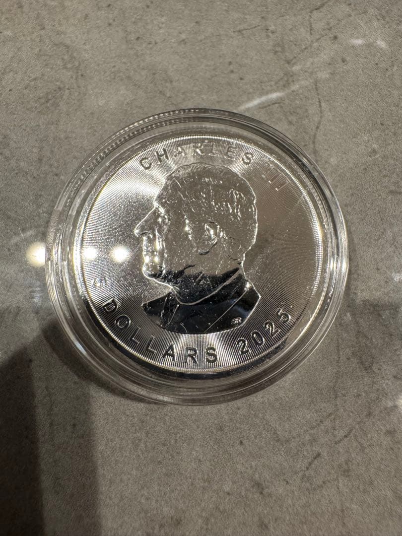 2025年 チャールズ3世 5ドル銀貨とカナダ1オンスメイプルリーフ銀貨セット