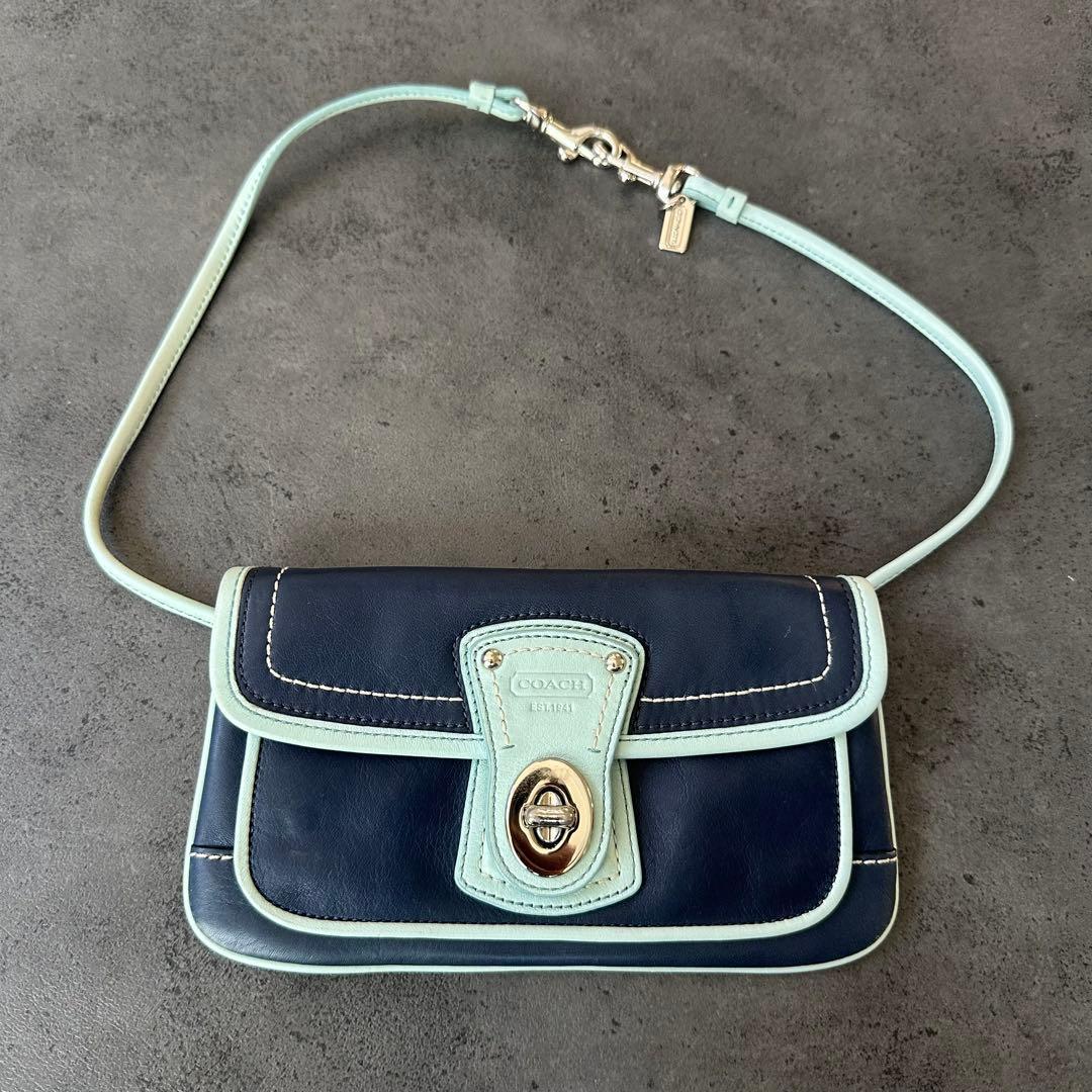 希少✨COACH Turn Lock Legacy Stripe pouch