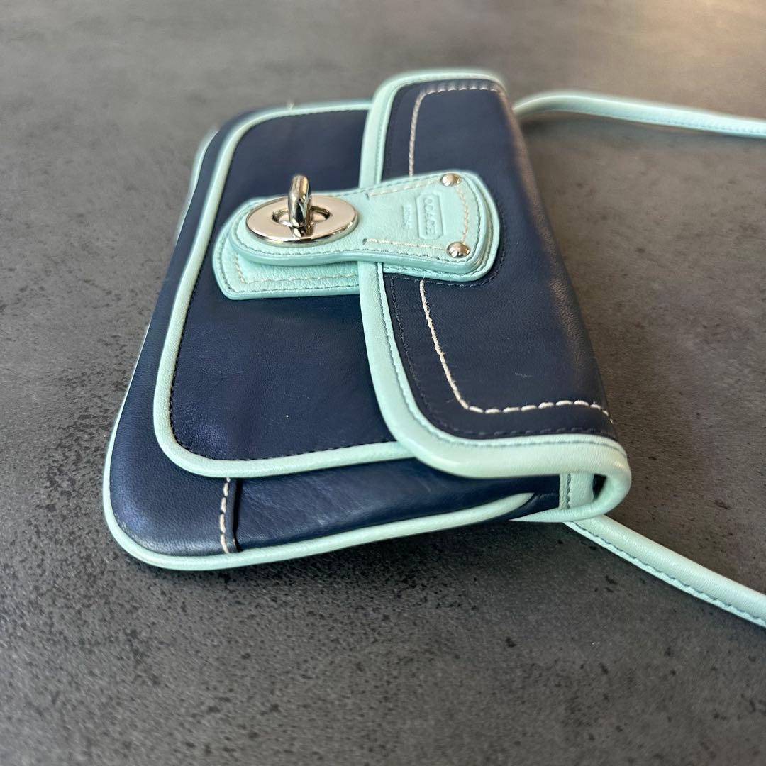 希少✨COACH Turn Lock Legacy Stripe pouch