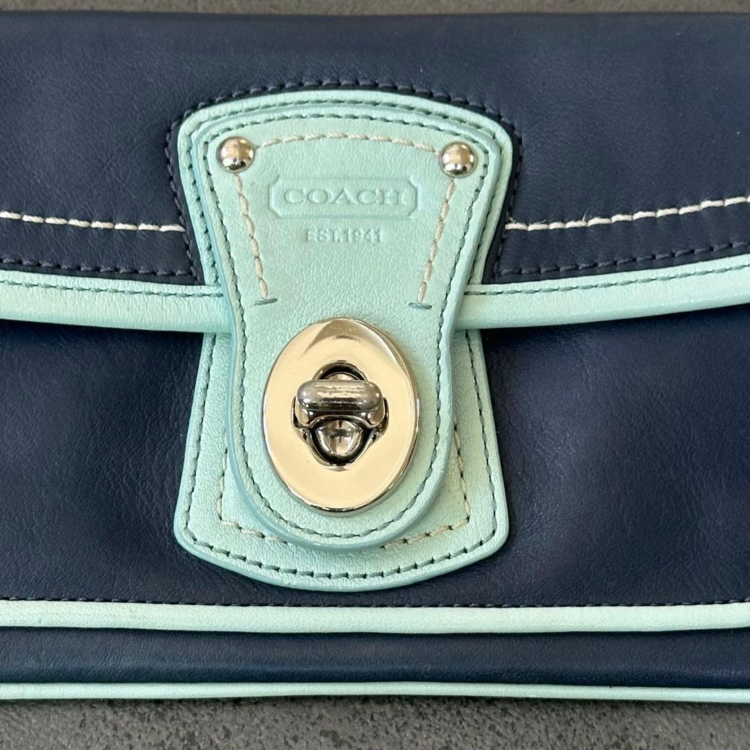 希少✨COACH Turn Lock Legacy Stripe pouch