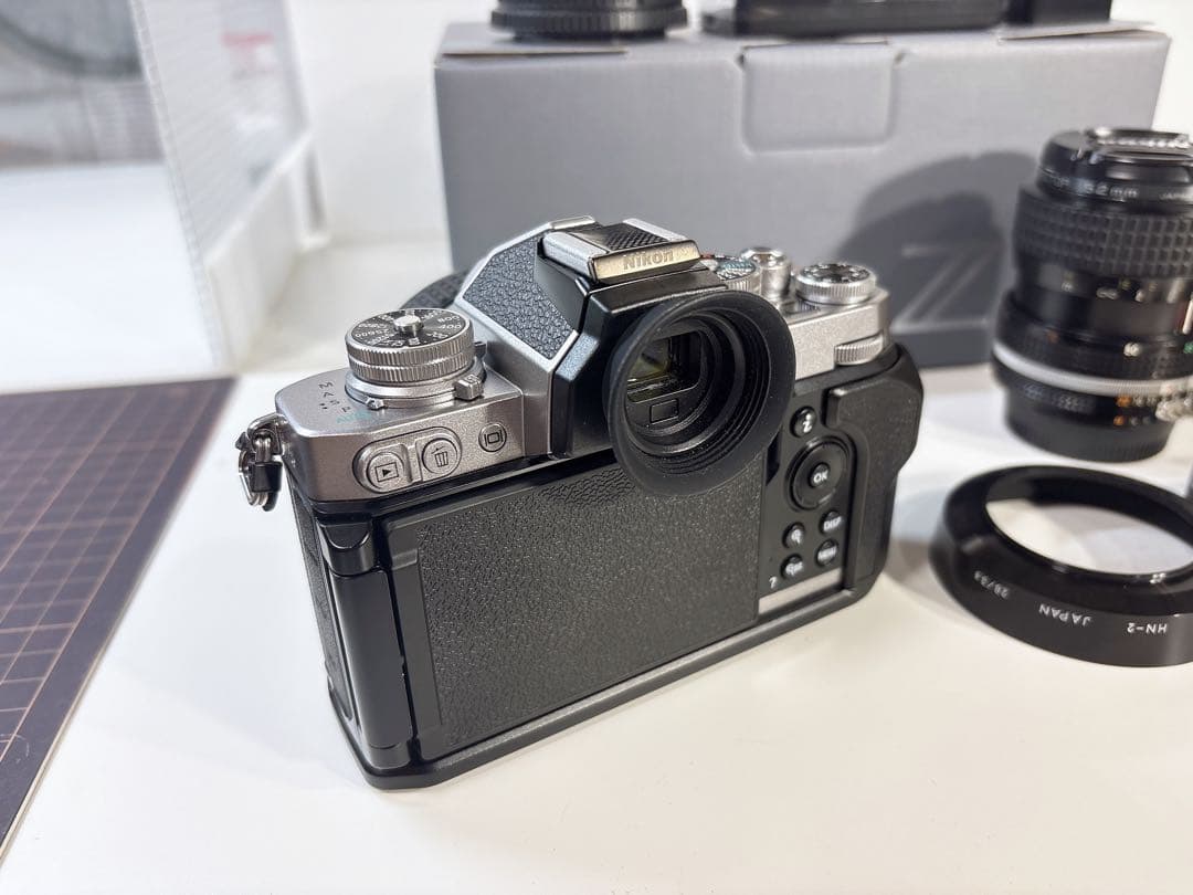 Nikon Zfc シルバー (オールドレンズとレンズマウンターは含みません)