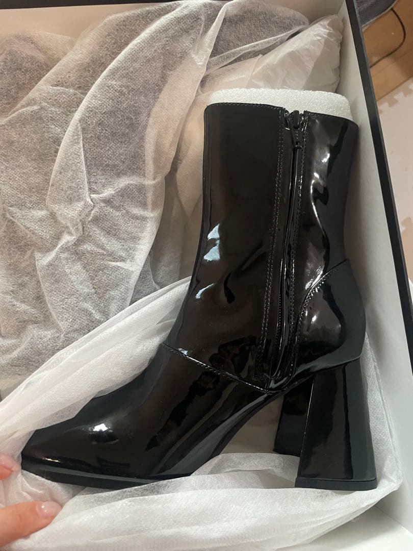 メルトザレディ　enamel square short boots