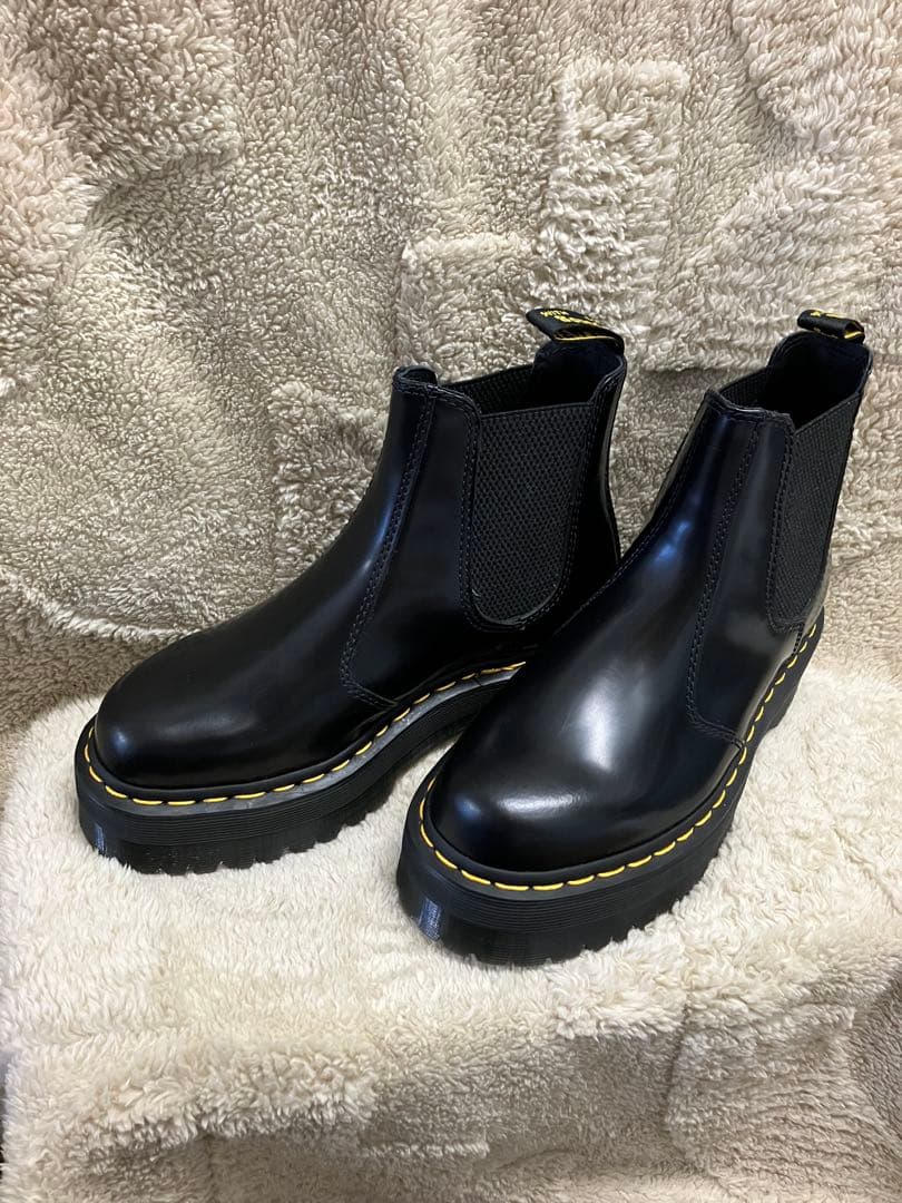 【未使用に近い】ドクターマーチン サイドゴアチェルシーブーツQUAD厚底24cm
