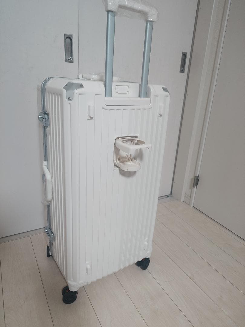 新品未使用　特大スーツケース、キャリーケース