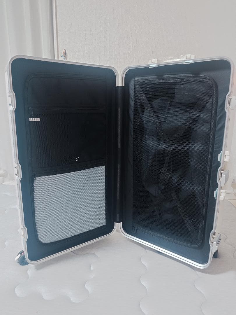 新品未使用　特大スーツケース、キャリーケース