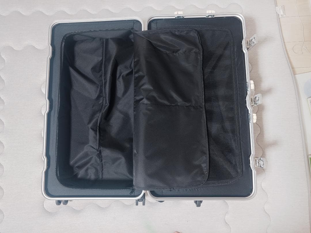 新品未使用　特大スーツケース、キャリーケース