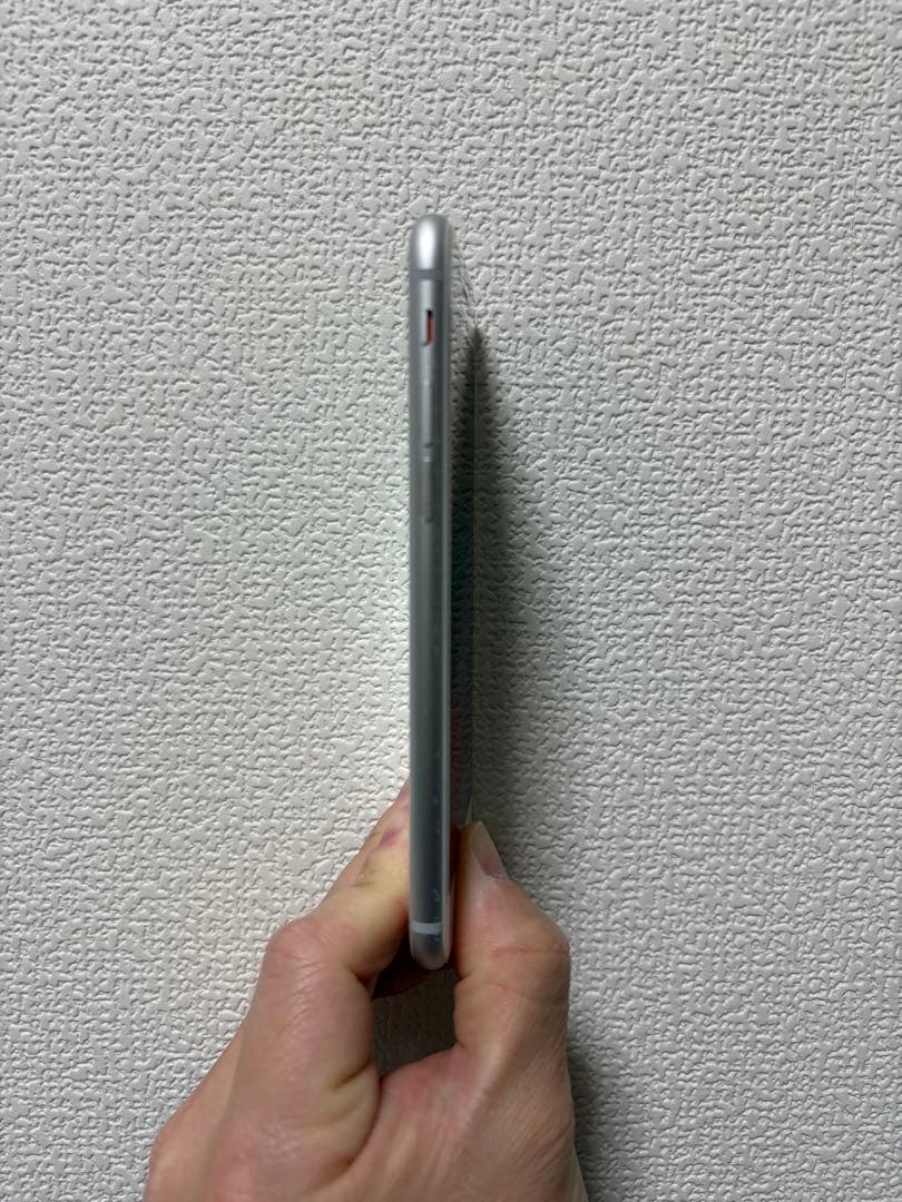 iphone8 本体64GB au SIMロック解除済　きずあり