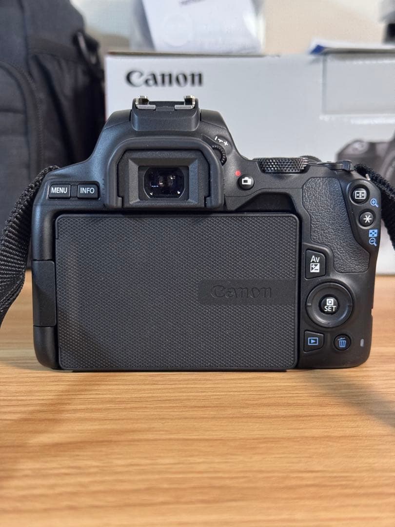 Canon EOS Kiss X10 デジタル一眼レフカメラ ダブルズームキット