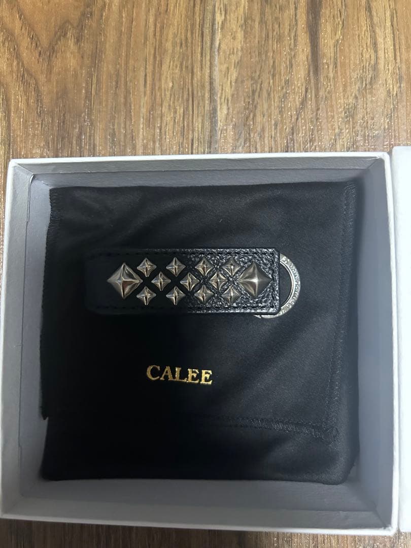 CALEE スタッズ付きキーホルダー