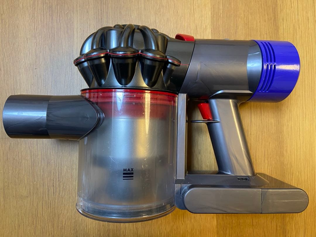 Dyson V8(SV10)掃除機　各種アタッチメント付き　内部清掃済