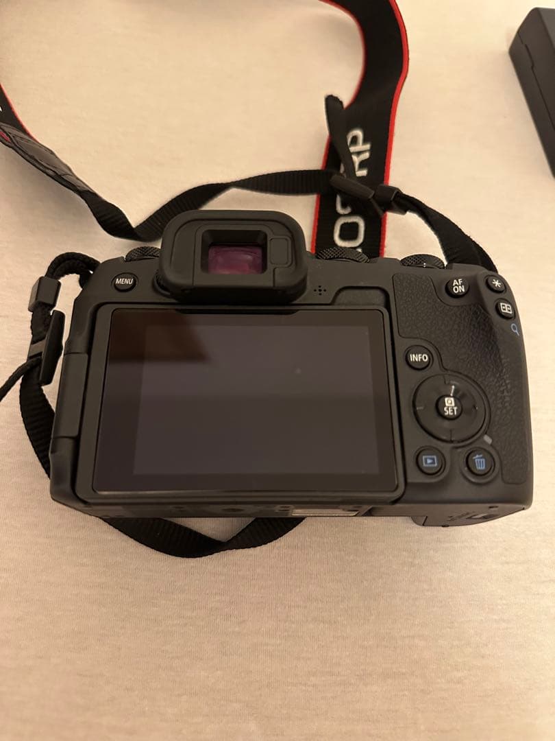 Canon EOS RP ミラーレス一眼 本体 バッテリー3個付き