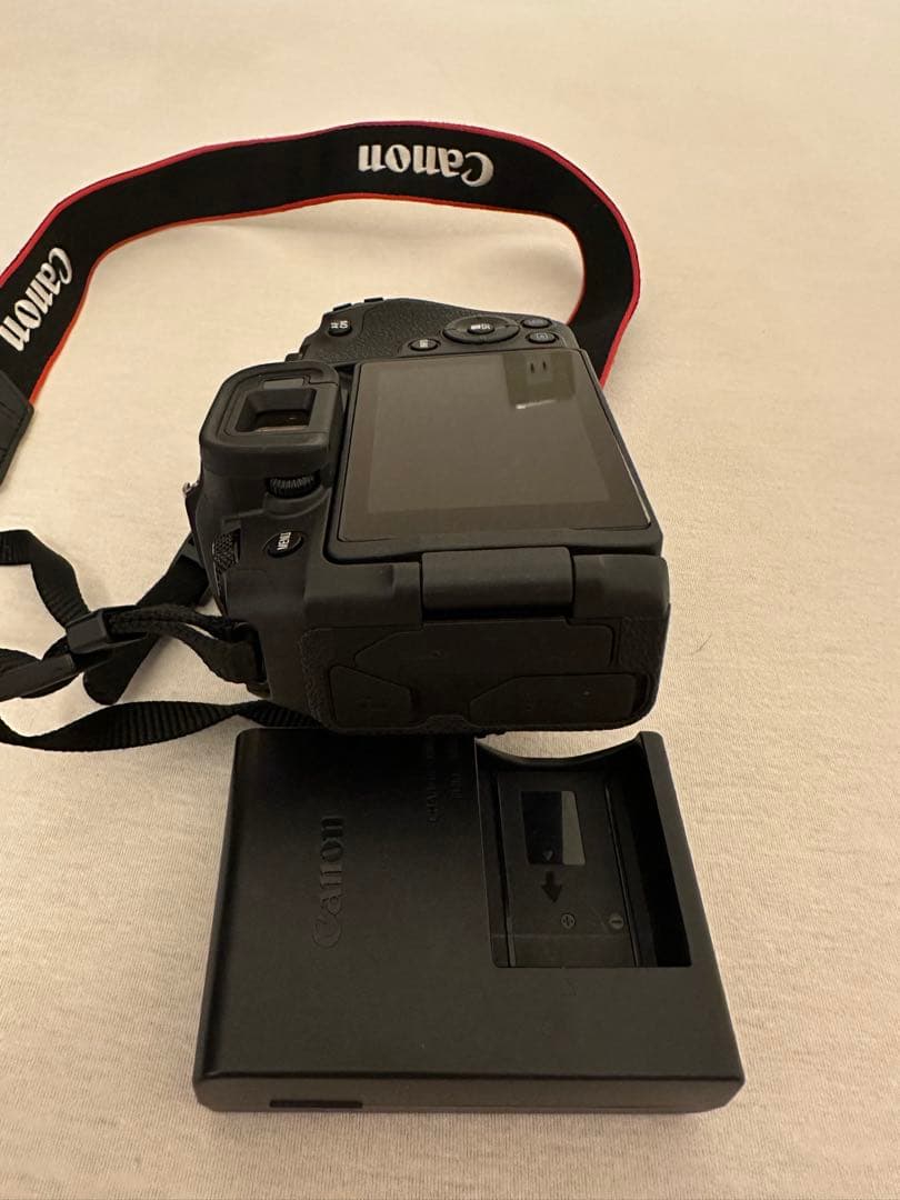 Canon EOS RP ミラーレス一眼 本体 バッテリー3個付き