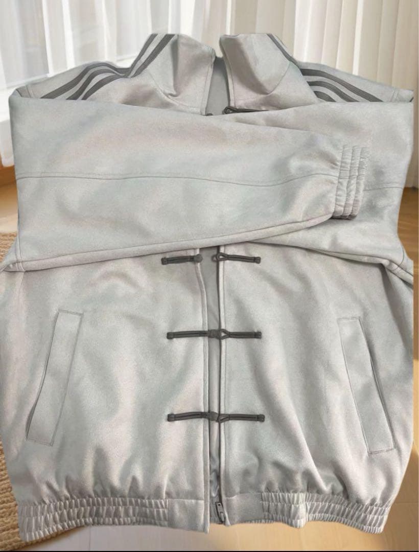 adidasアディダス 中国限定 蛇年トラックジャケット ホワイト Sサイズ”