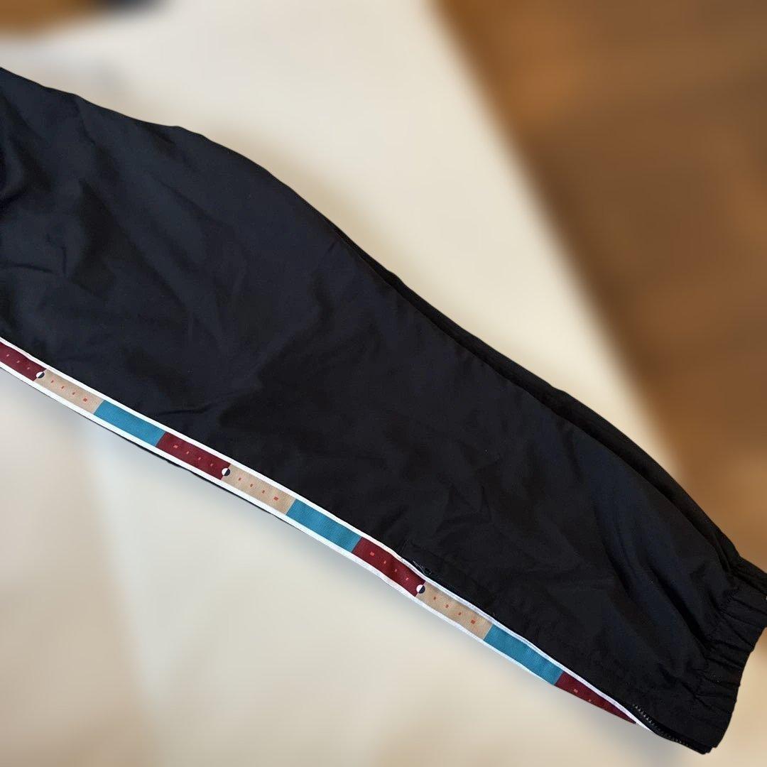 カラフルストライプ ブラックジャージパンツ