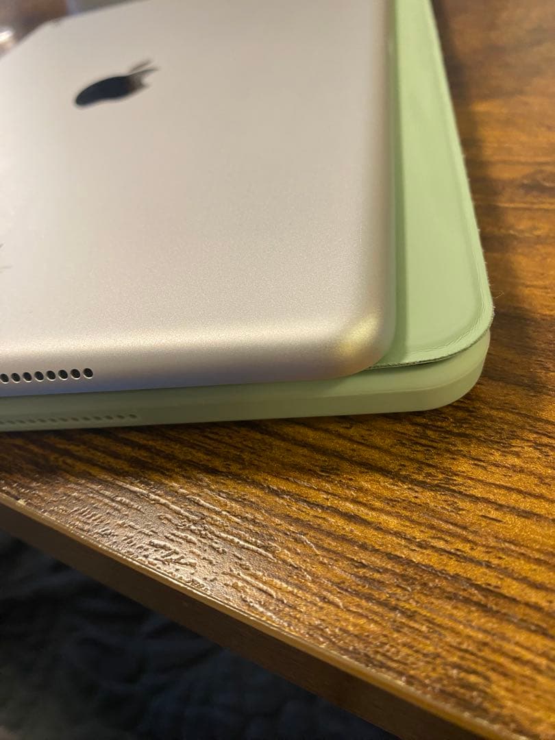 【美品】iPad (第9世代) 64GB バッテリー100% 充電回数14回