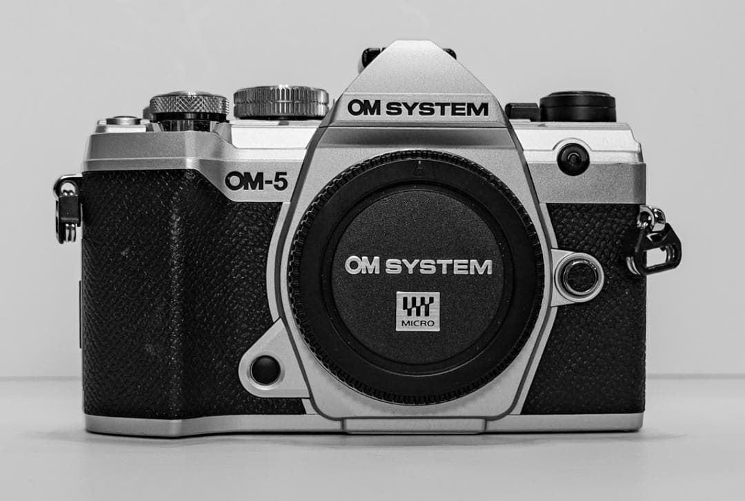 ミラーレス一眼【OM-5】本体のみ。いま注目のマイクロフォーサーズ機