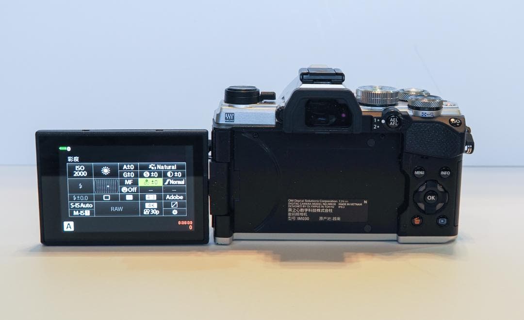 ミラーレス一眼【OM-5】本体のみ。いま注目のマイクロフォーサーズ機