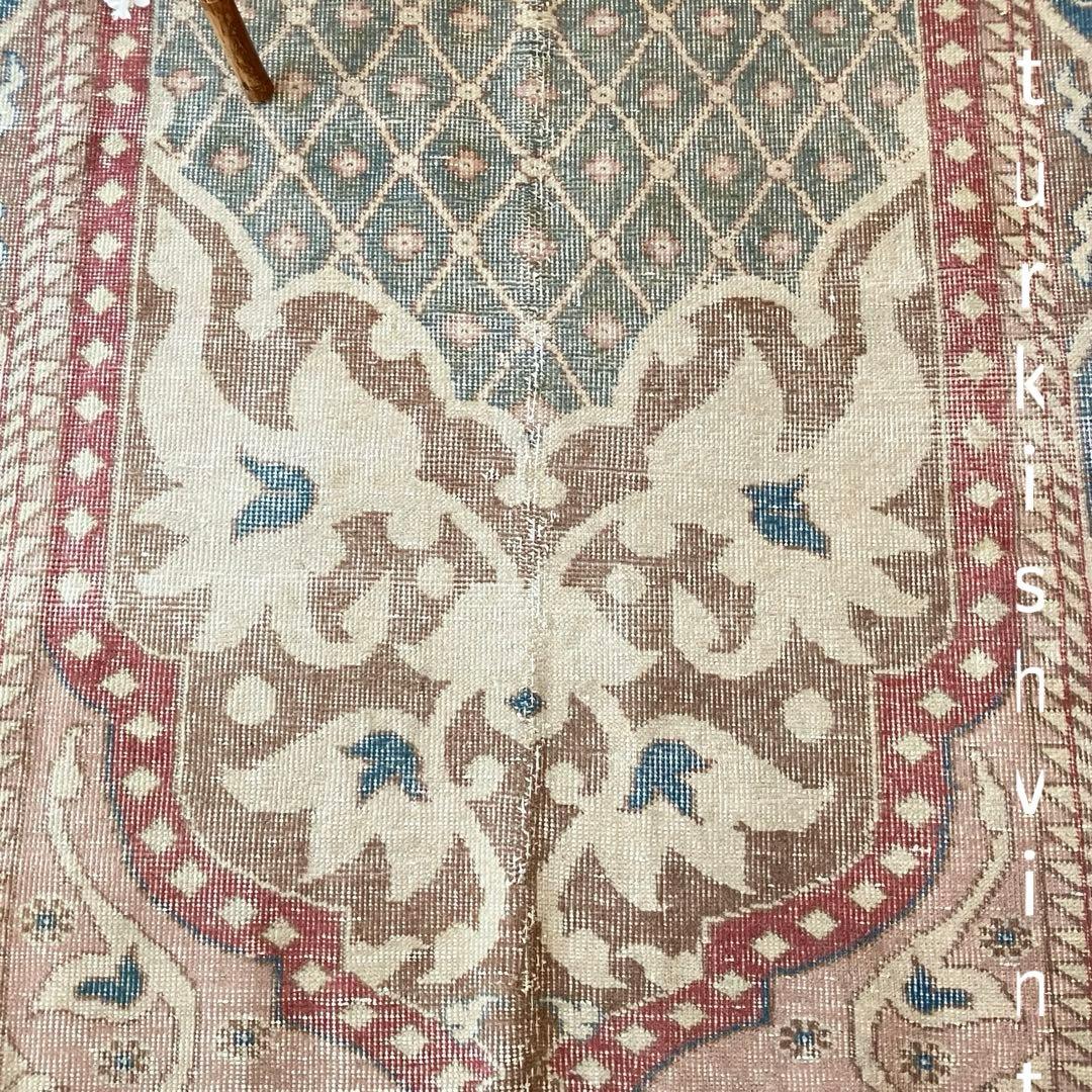 貴重129×180くすみピンク　ペパーミント　カフェラテ　トルコヴィンテージラグ