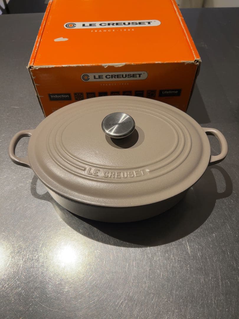 ル・クルーゼ　ココットオバール27両手鍋グレージュおまけ付き