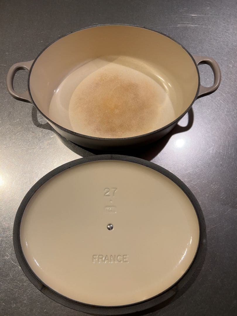ル・クルーゼ　ココットオバール27両手鍋グレージュおまけ付き