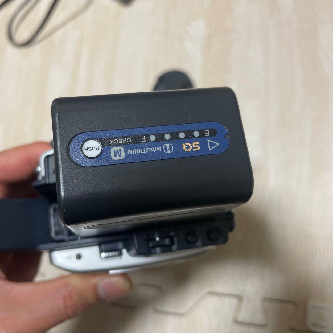 ビデオカメラ Sony handycam DCR-TRV30