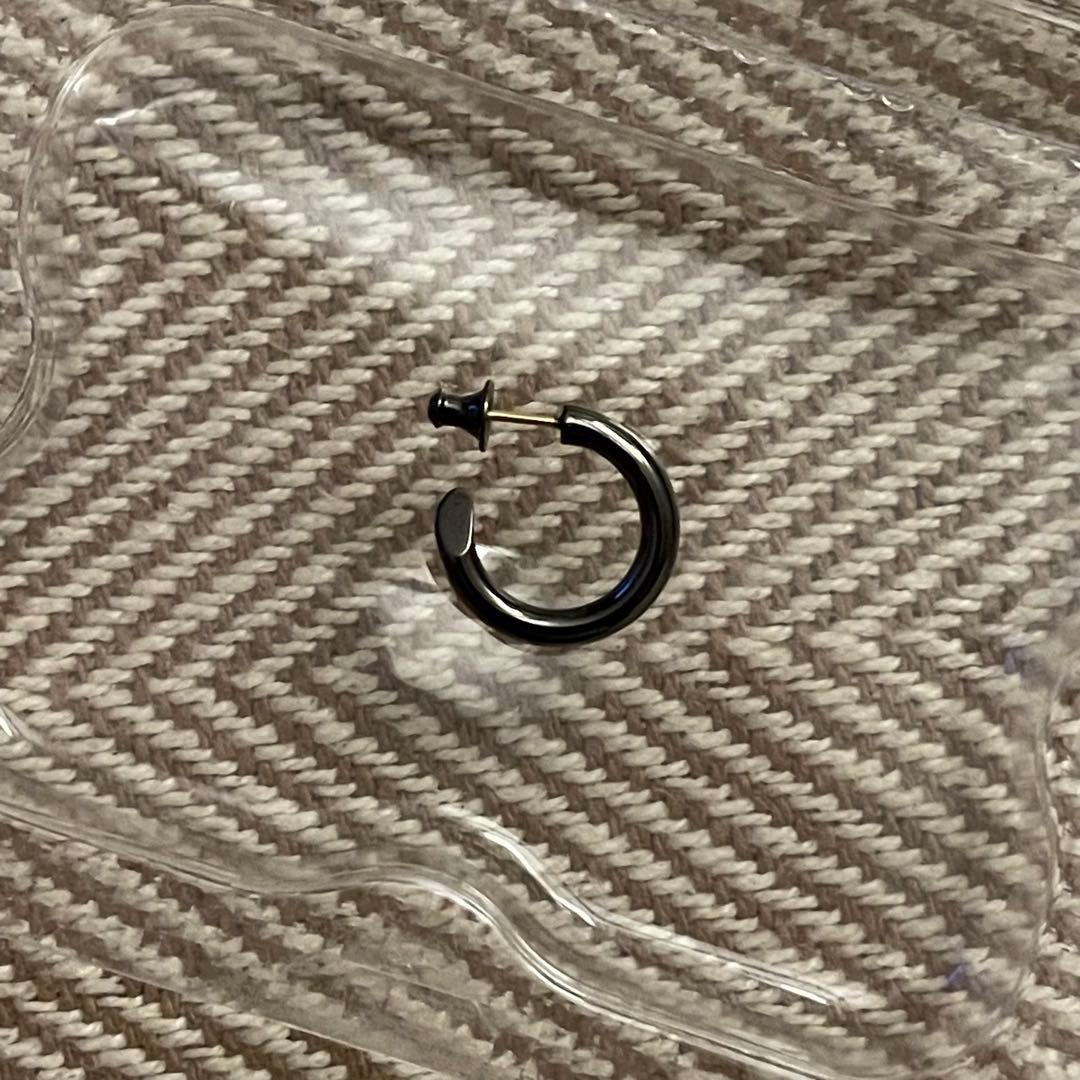 【破格】CAREERING ブラック フープピアス