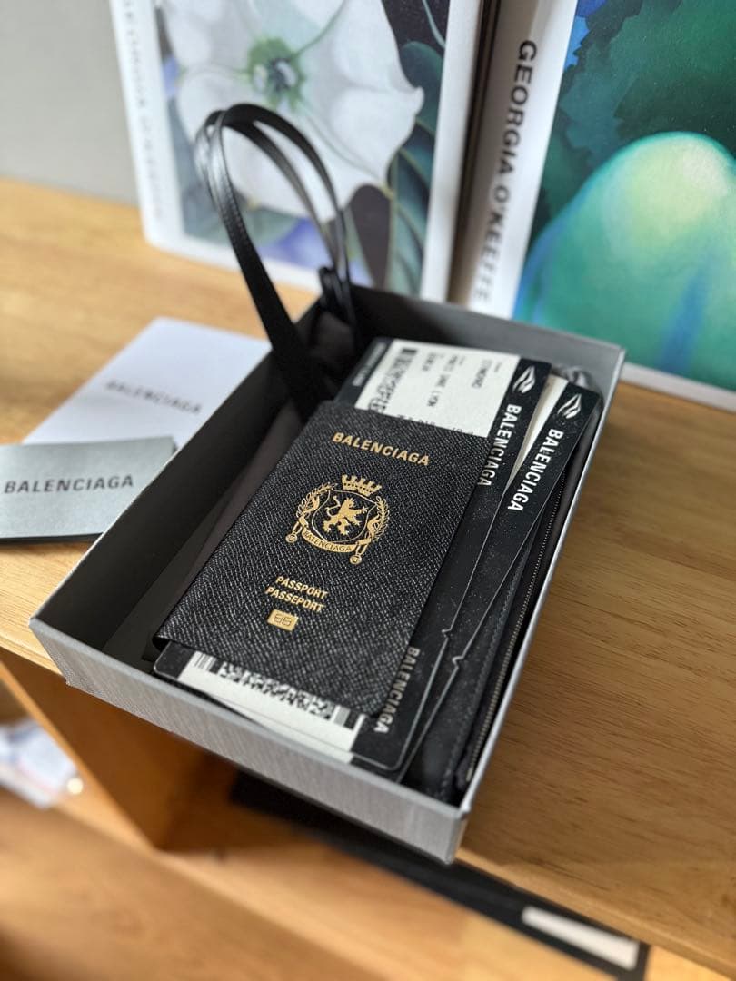 小物 BALENCIAGA PASSPORT PHONE HOLDER