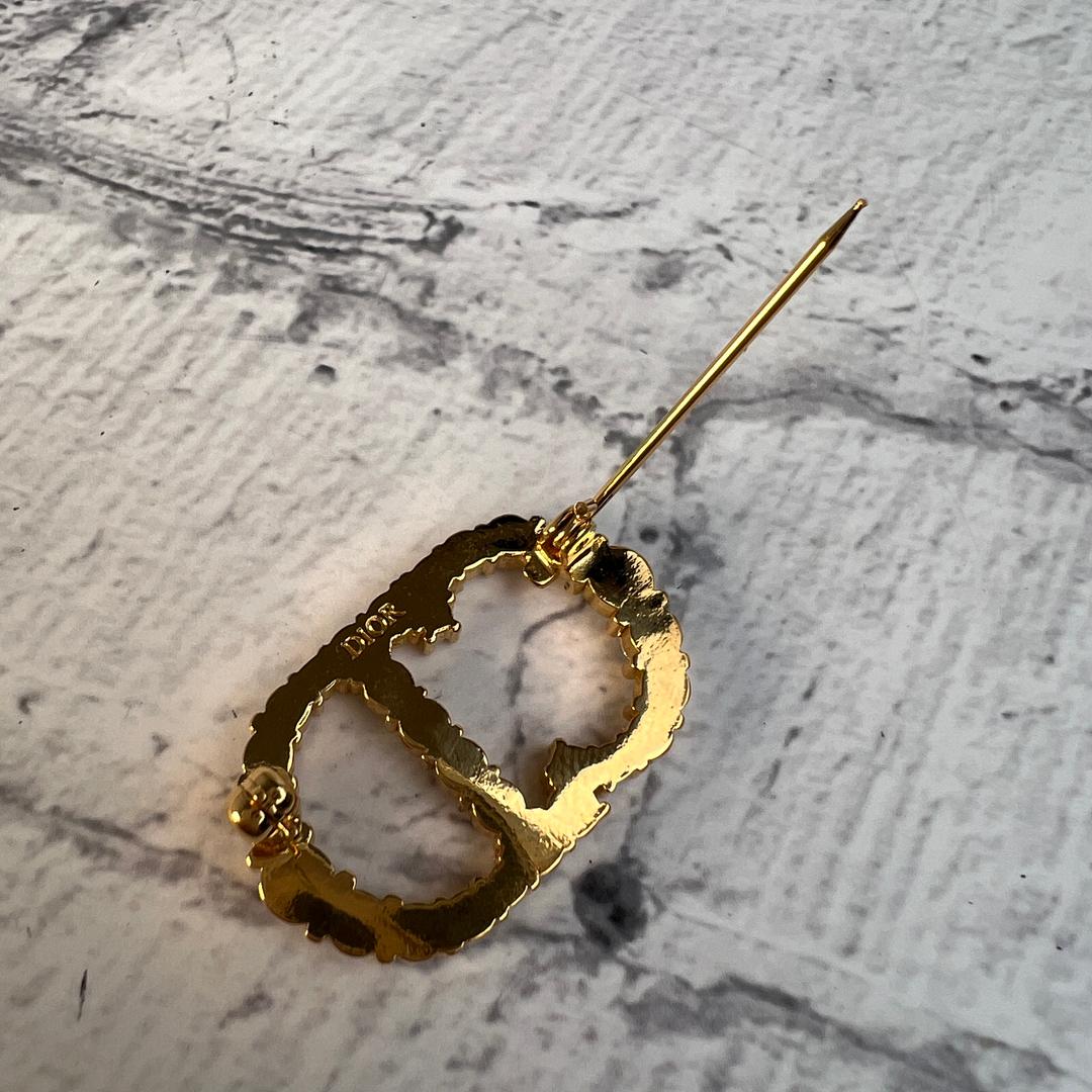 Dior ディオール　CDロゴ ストーン ブローチ ゴールド A-9220