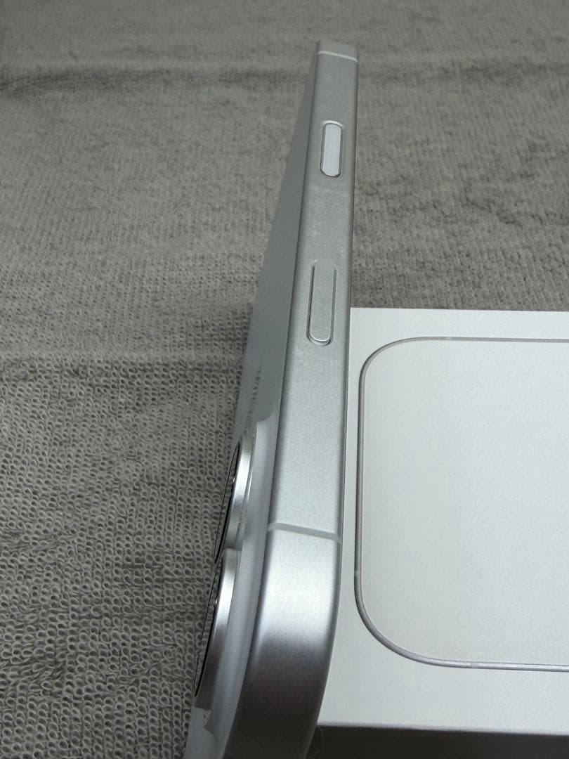 iPhone 16 256GB バッテリー100% ホワイト SIMフリー