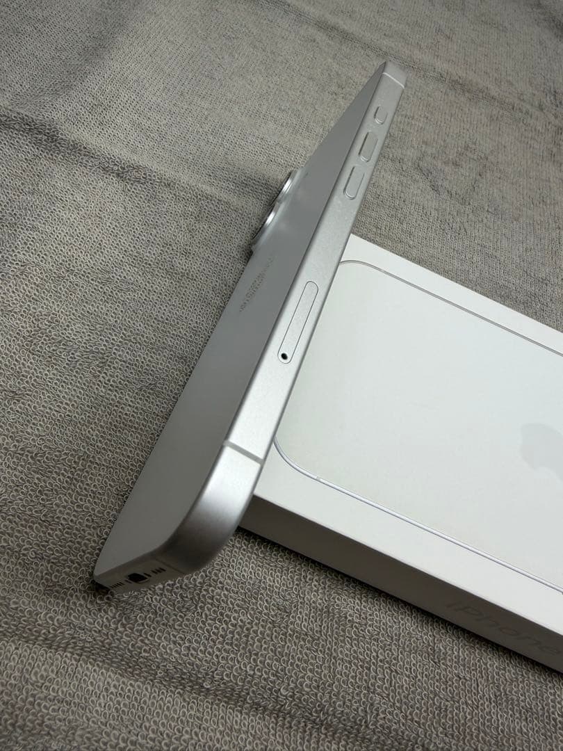 iPhone 16 256GB バッテリー100% ホワイト SIMフリー