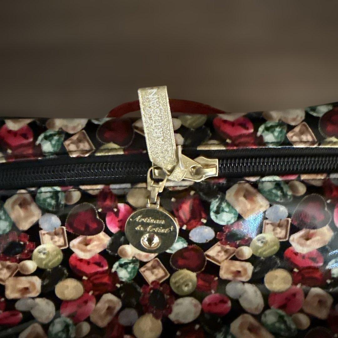 アルティザン&アーティスト　宝石模様のポーチ