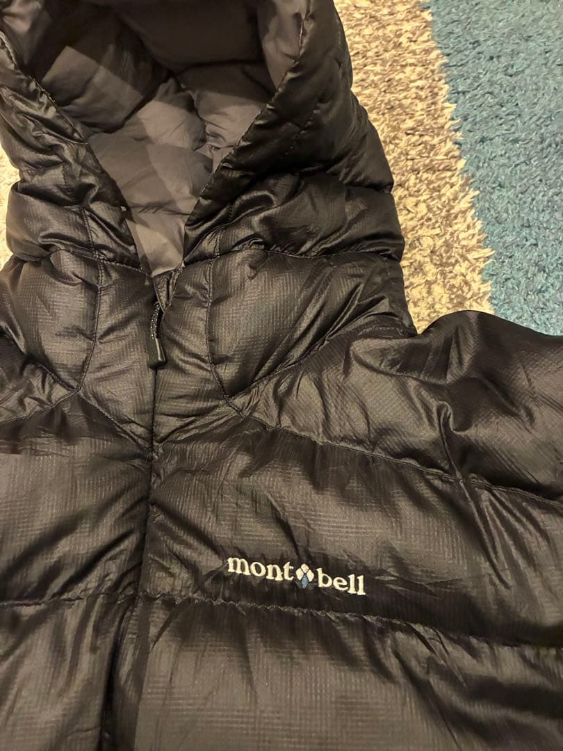 美品　モンベル　ライトアルパインダウンパーカー　収納袋付