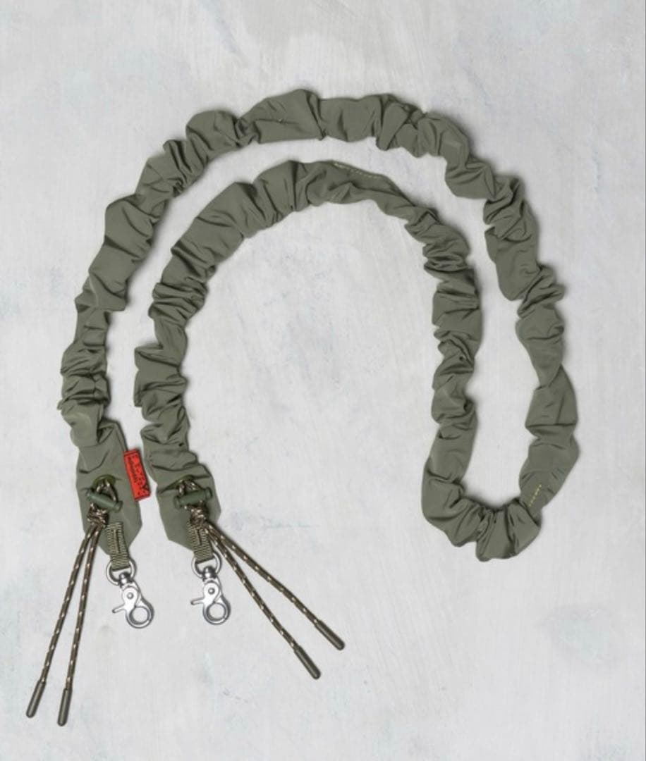 topologie メッセンジャーバッグ カーキ