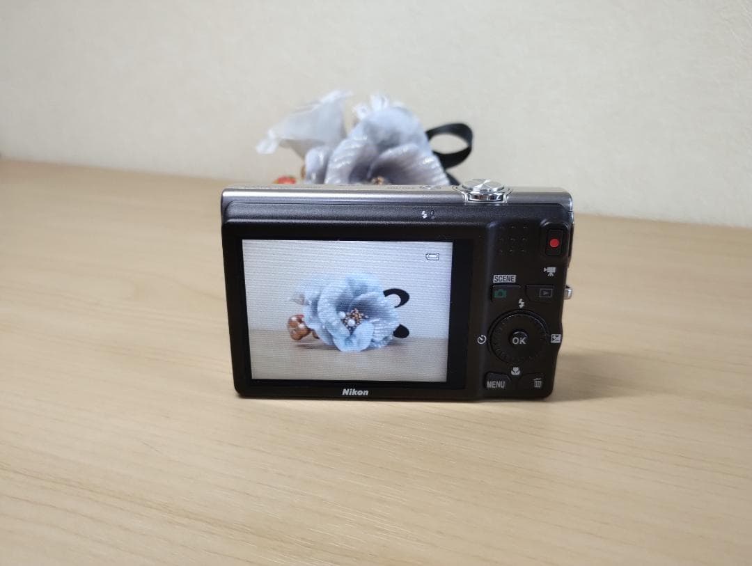 ✨動作良好✨ 美品 Nikon COOLPIX S6200 シルバー デジカメ